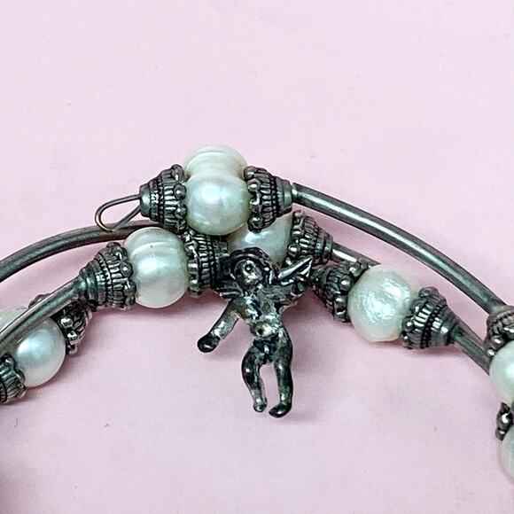 Freshwater Pearl & Silver Tone Memory Wire Bracelet – Angel Charm – 2000s - Picture 3 of 3